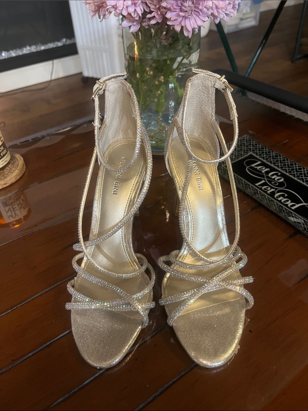 LIKE NEW STUNNING !! Gianni Bini Gold Strappy Rhinestone Heeled Sandals
